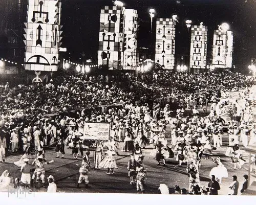imagem: Carnaval na Avenida Presidente Vargas